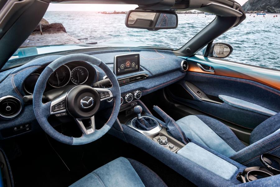Интерьер Mazda MX-5 Levanto by Garage Italia Customs 2016 года  (фото 9 из 19)